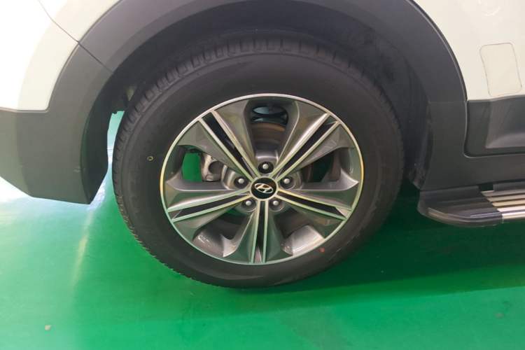 Used Hyundai ix25 2015 1.6L Automatic Two-Wheel Drive Smart GLS Trim Right Rear Wheel Hub
