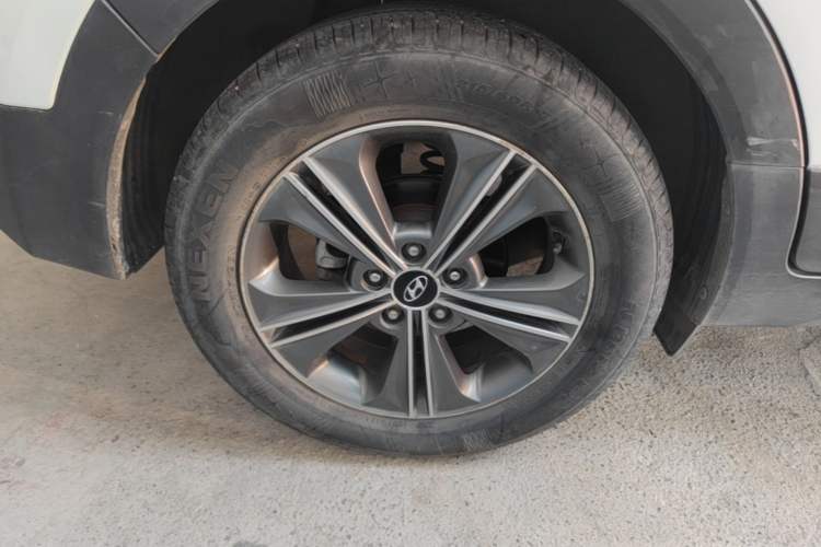 Used Hyundai ix25 2015 1.6L Automatic Two-Wheel Drive Smart GLS Trim Right Rear Wheel Hub