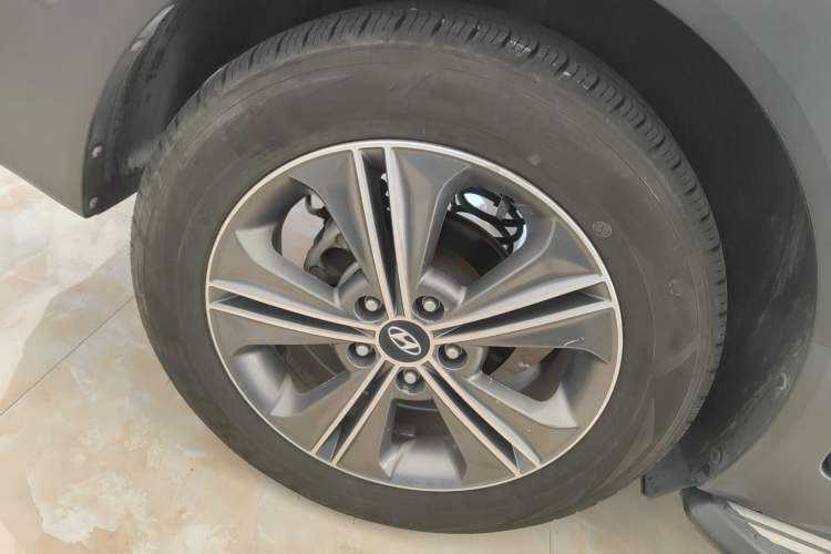 Used Hyundai ix25 2015 1.6L Automatic Two-Wheel Drive Smart GLS Trim Right Rear Wheel Hub