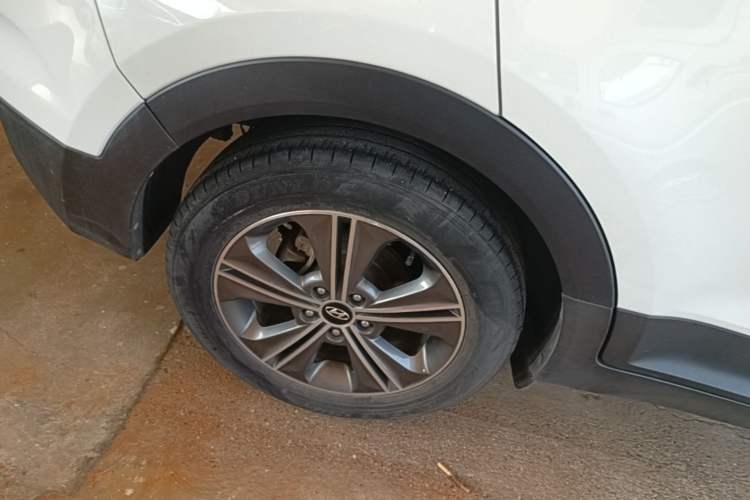 Used Hyundai ix25 2015 1.6L Automatic Two-Wheel Drive Smart GLS Trim Right Rear Wheel Hub