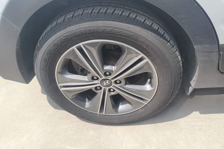 Used Hyundai ix25 2015 1.6L Automatic Two-Wheel Drive Smart GLS Trim Right Rear Wheel Hub
