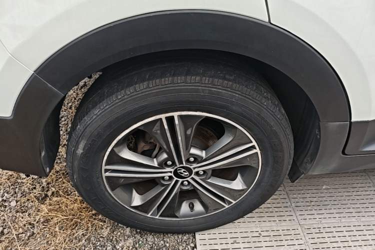Used Hyundai ix25 2015 1.6L Automatic Two-Wheel Drive Smart GLS Trim Right Rear Wheel Hub