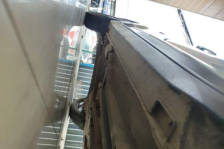 Used Hyundai ix25 2015 1.6L Automatic Two-Wheel Drive Smart GLS Trim Right Side Sill
