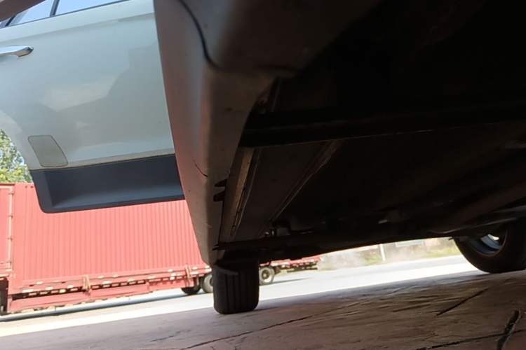 Used Hyundai ix25 2015 1.6L Automatic Two-Wheel Drive Smart GLS Trim Right Side Sill