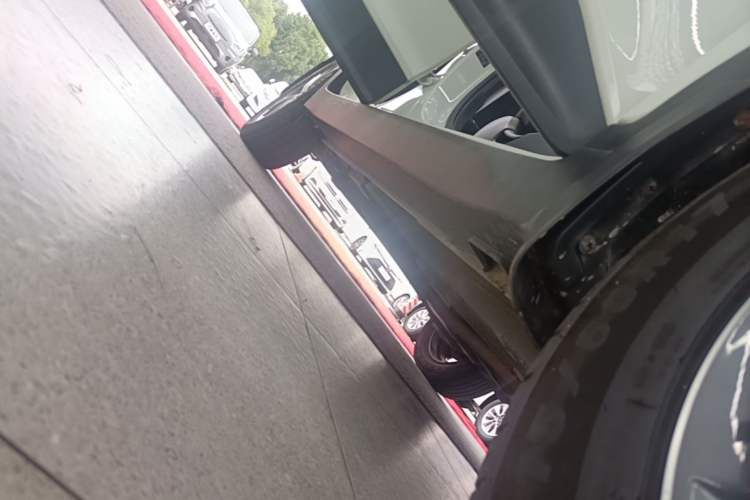 Used Hyundai ix25 2015 1.6L Automatic Two-Wheel-Drive Deluxe DLX Model Right Side Sill