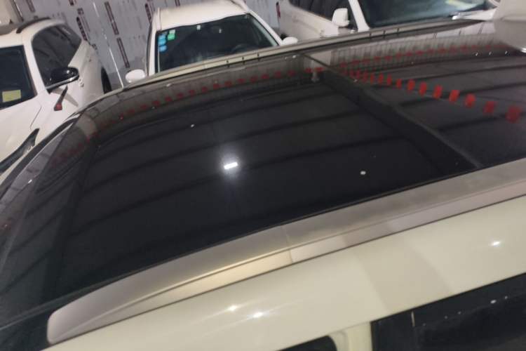 Used Hyundai ix25 2015 1.6L Automatic Two-Wheel-Drive Deluxe DLX Model Roof