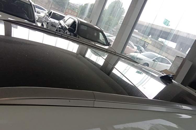 Used Hyundai ix25 2015 1.6L Automatic Two-Wheel-Drive Deluxe DLX Model Roof