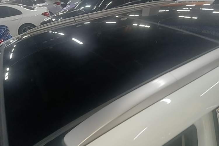 Used Hyundai ix25 2015 1.6L Automatic Two-Wheel-Drive Deluxe DLX Model Roof