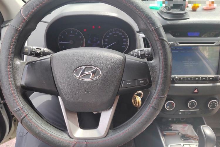 Used Hyundai ix25 2015 1.6L Automatic Two-Wheel Drive Fashionable GS Model Steering Wheel