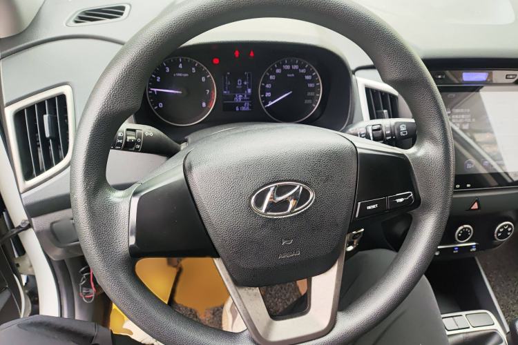 Used Hyundai ix25 2015 1.6L Manual Two-Wheel Drive Fashionable GS Model Steering Wheel