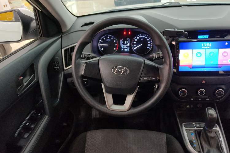 Used Hyundai ix25 2015 1.6L Automatic Two-Wheel Drive Fashionable GS Model Steering Wheel