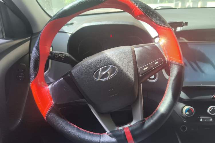 Used Hyundai ix25 2015 1.6L Automatic Two-Wheel Drive Smart GLS Trim Steering Wheel