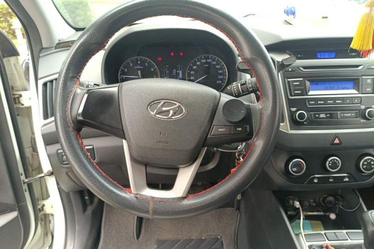 Used Hyundai ix25 2015 1.6L Manual Two-Wheel Drive Fashionable GS Model Steering Wheel