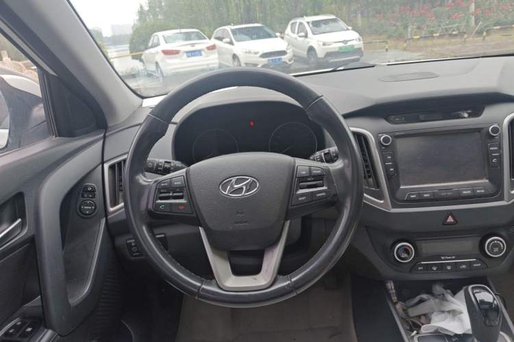 Used Hyundai ix25 2015 1.6L Automatic Two-Wheel-Drive Deluxe DLX Model Steering Wheel