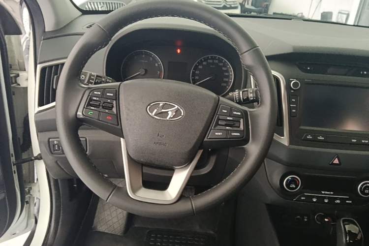 Used Hyundai ix25 2015 1.6L Automatic Two-Wheel-Drive Deluxe DLX Model Steering Wheel