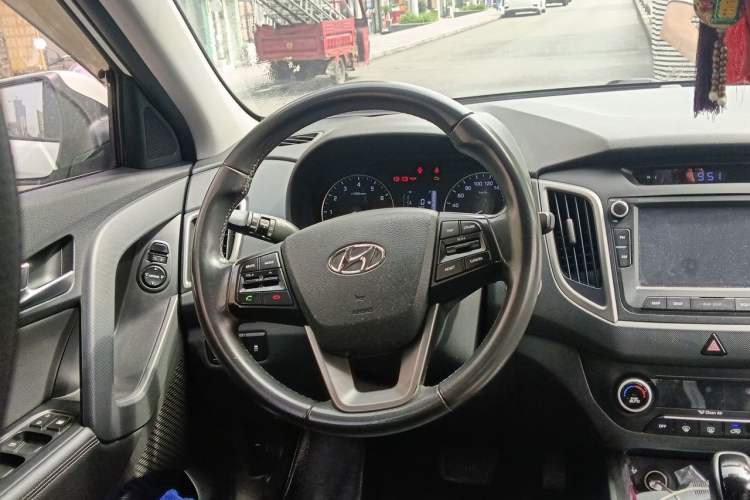 Used Hyundai ix25 2015 1.6L Automatic Two-Wheel-Drive Deluxe DLX Model Steering Wheel