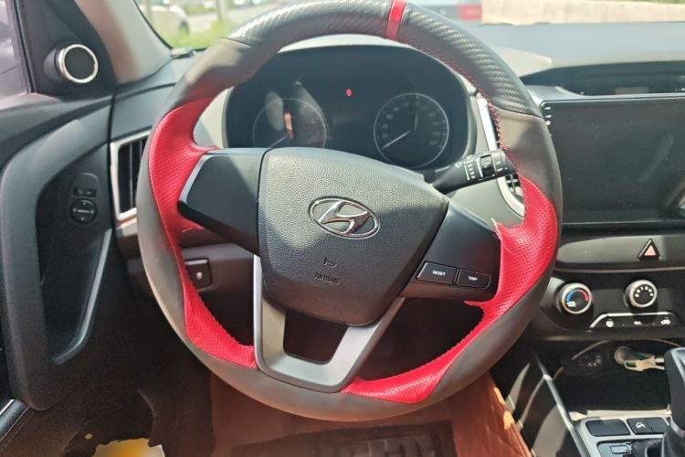 Used Hyundai ix25 2015 1.6L Automatic Two-Wheel Drive Fashionable GS Model Steering Wheel