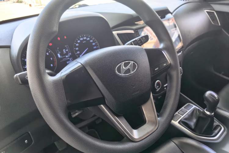 Used Hyundai ix25 2015 1.6L Manual Two-Wheel Drive Fashionable GS Model Steering Wheel