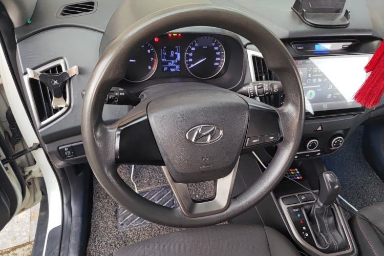 Used Hyundai ix25 2015 1.6L Automatic Two-Wheel Drive Fashionable GS Model Steering Wheel