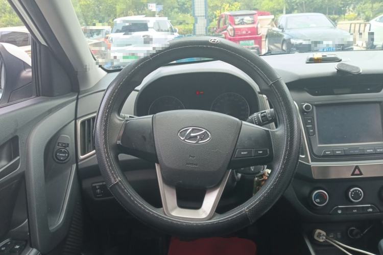 Used Hyundai ix25 2015 1.6L Manual Two-Wheel Drive Fashionable GS Model Steering Wheel