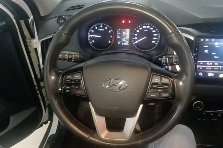 Used Hyundai ix25 2015 1.6L Automatic Two-Wheel-Drive Deluxe DLX Model Steering Wheel
