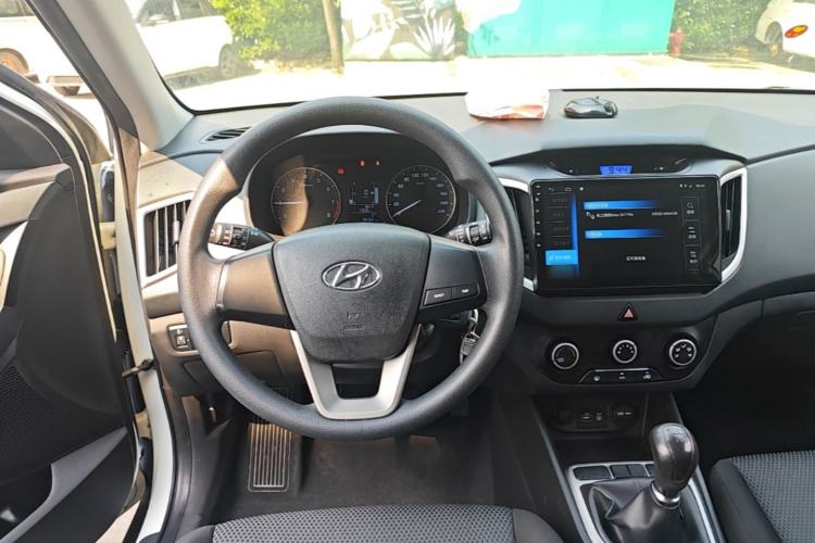 Used Hyundai ix25 2015 1.6L Manual Two-Wheel Drive Fashionable GS Model Steering Wheel