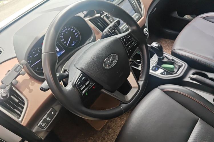 Used Hyundai ix25 2015 2.0L Automatic 4x4 Deluxe DLX Steering Wheel