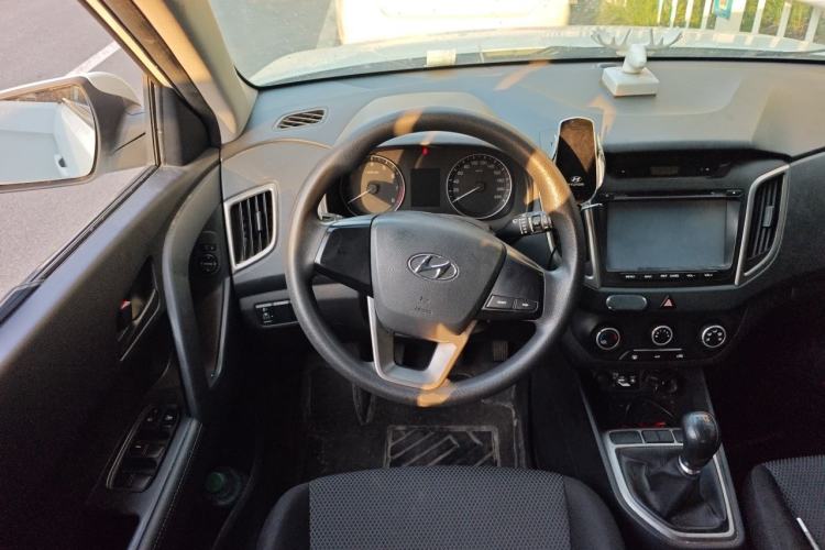 Used Hyundai ix25 2015 1.6L Manual Two-Wheel Drive Fashionable GS Model Steering Wheel