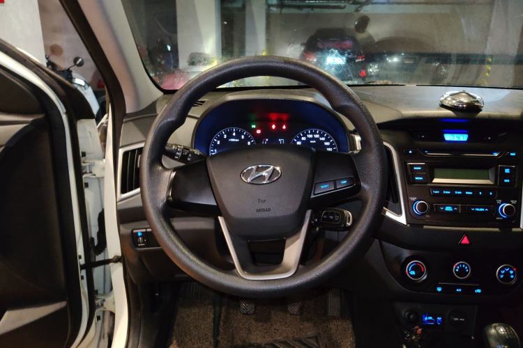 Used Hyundai ix25 2015 1.6L Manual Two-Wheel Drive Fashionable GS Model Steering Wheel