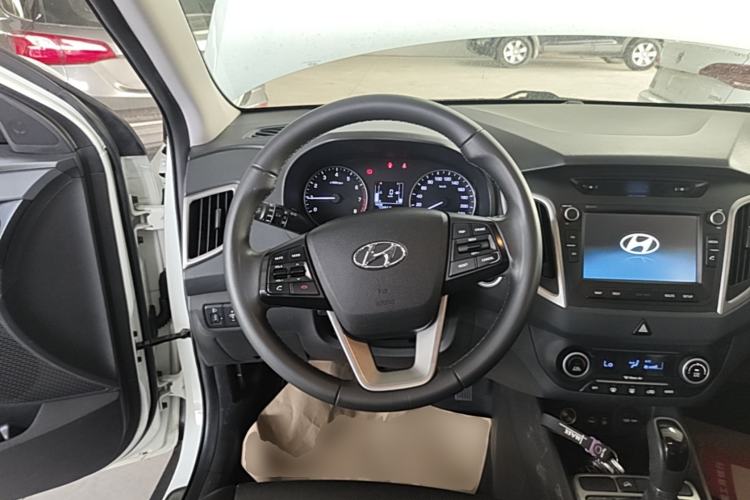 Used Hyundai ix25 2015 1.6L Automatic Two-Wheel-Drive Deluxe DLX Model Steering Wheel
