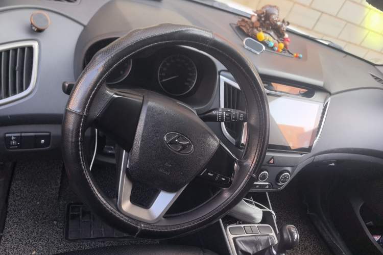 Used Hyundai ix25 2015 1.6L Manual Two-Wheel Drive Fashionable GS Model Steering Wheel