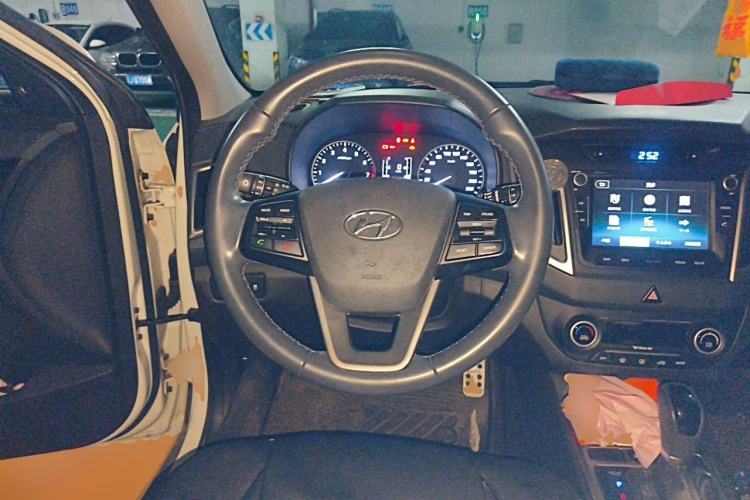 Used Hyundai ix25 2015 1.6L Automatic Two-Wheel-Drive Deluxe DLX Model Steering Wheel