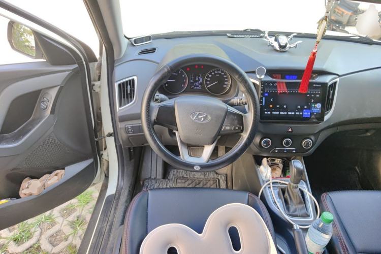 Used Hyundai ix25 2015 1.6L Automatic Two-Wheel Drive Fashionable GS Model Steering Wheel
