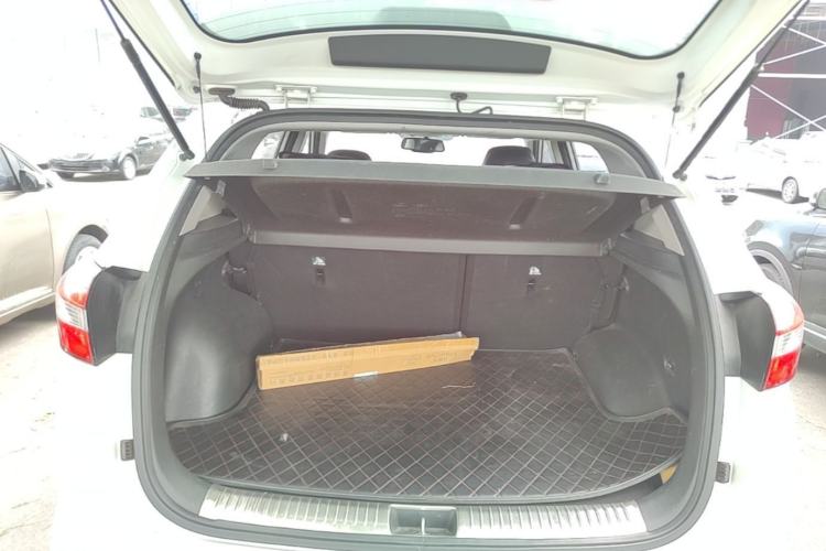 Used Hyundai ix25 2015 2.0L Automatic 4x4 Deluxe DLX Trunk