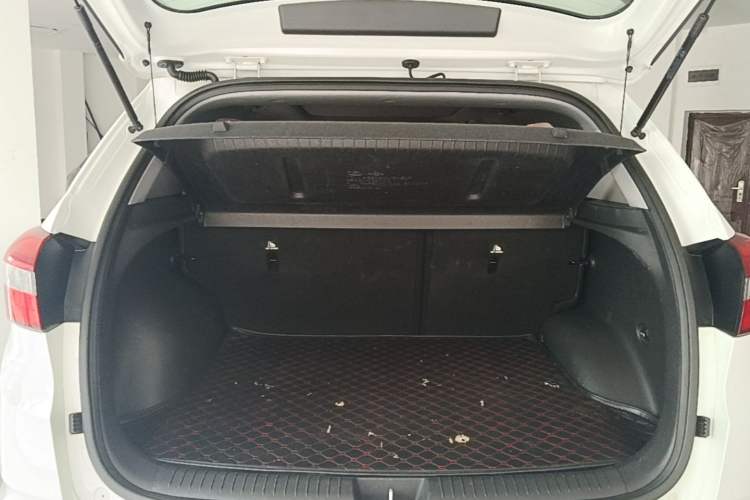 Used Hyundai ix25 2015 1.6L Automatic Two-Wheel-Drive Deluxe DLX Model Trunk
