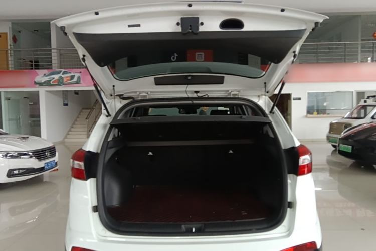 Used Hyundai ix25 2015 1.6L Automatic Two-Wheel-Drive Deluxe DLX Model Trunk