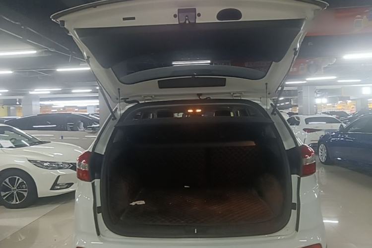 Used Hyundai ix25 2015 1.6L Automatic Two-Wheel-Drive Deluxe DLX Model Trunk