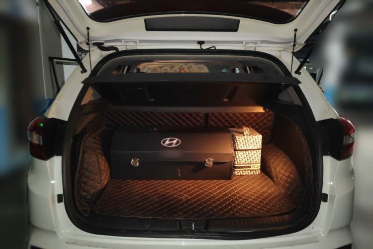 Used Hyundai ix25 2015 1.6L Automatic Two-Wheel-Drive Deluxe DLX Model Trunk