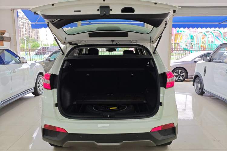Used Hyundai ix25 2015 2.0L Automatic 4x4 Deluxe DLX Trunk