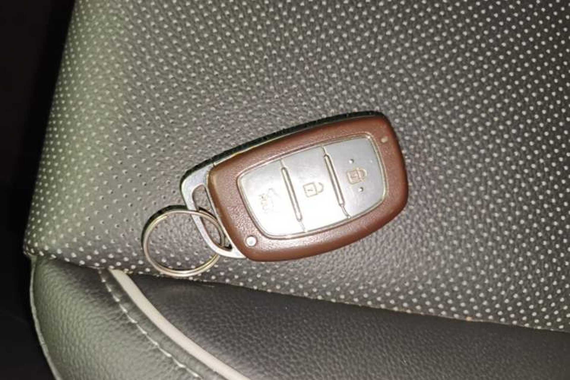 Used Hyundai ix25 2015 1.6L Automatic Two-Wheel Drive Smart GLS Trim Vehicle Key
