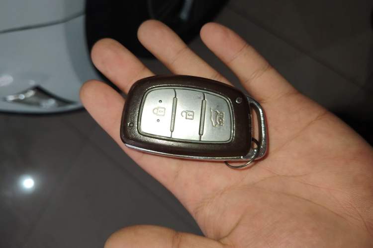 Used Hyundai ix25 2015 1.6L Automatic Two-Wheel Drive Smart GLS Trim Vehicle Key