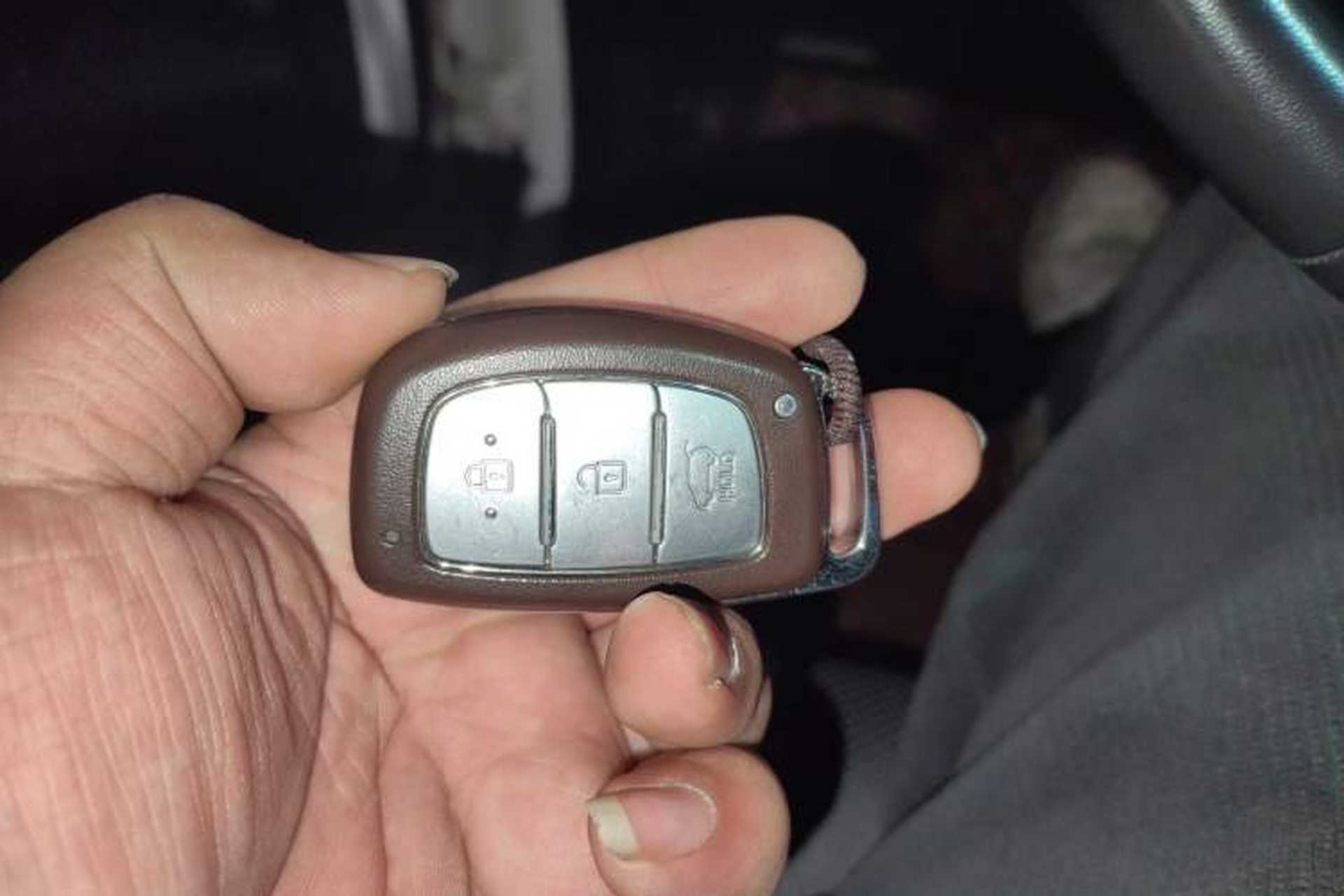 Used Hyundai ix25 2015 1.6L Automatic Two-Wheel Drive Smart GLS Trim Vehicle Key