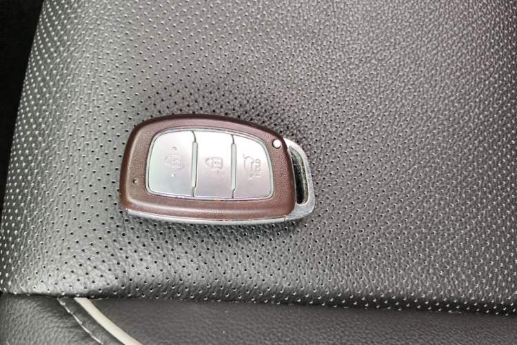 Used Hyundai ix25 2015 1.6L Automatic Two-Wheel-Drive Deluxe DLX Model Vehicle Key