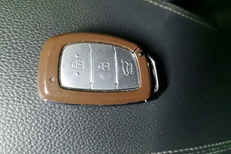 Used Hyundai ix25 2015 1.6L Automatic Two-Wheel-Drive Deluxe DLX Model Vehicle Key
