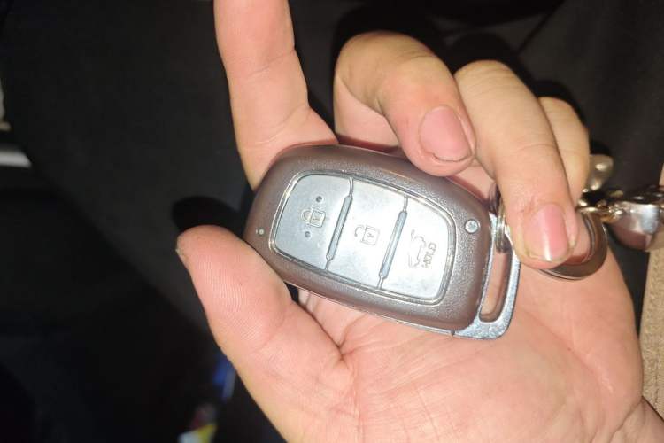 Used Hyundai ix25 2015 1.6L Automatic Two-Wheel-Drive Deluxe DLX Model Vehicle Key