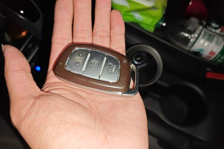 Used Hyundai ix25 2015 1.6L Automatic Two-Wheel-Drive Deluxe DLX Model Vehicle Key