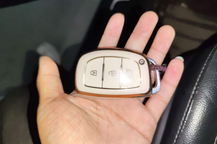 Used Hyundai ix25 2015 1.6L Automatic Two-Wheel Drive Smart GLS Trim Vehicle Key