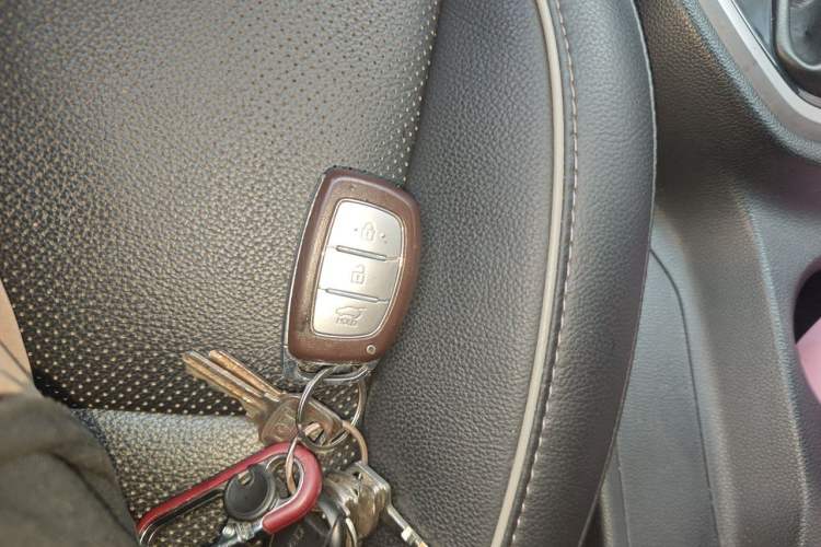 Used Hyundai ix25 2015 1.6L Automatic Two-Wheel Drive Smart GLS Trim Vehicle Key