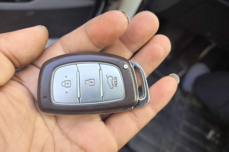Used Hyundai ix25 2015 1.6L Automatic Two-Wheel Drive Smart GLS Trim Vehicle Key