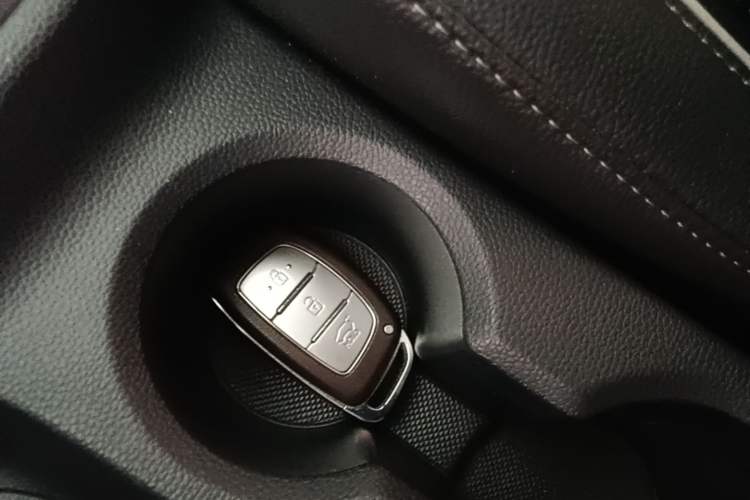 Used Hyundai ix25 2015 1.6L Automatic Two-Wheel-Drive Deluxe DLX Model Vehicle Key